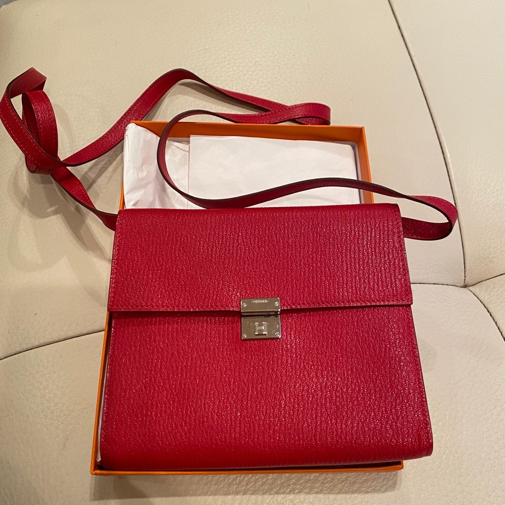 Clic 16 Hermès wallet on leather strap, rouge